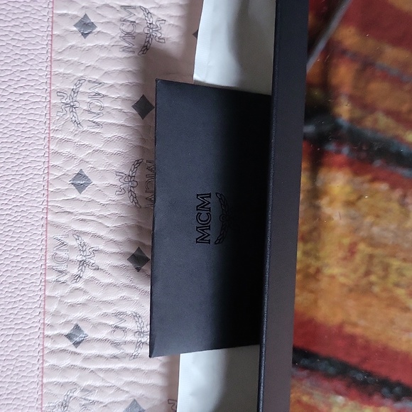 Mcm Hp  limited edition  light grey pink collection large zip around wallet 2025 - Picture 2 of 6